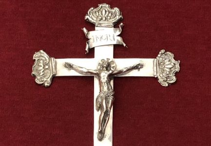 Sanremo, ritrovato nella cantina di un santuario un crocefisso di metà '600