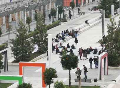 La Spezia, protesta degli studenti contro Dad: ragazzi interrogati in piazza