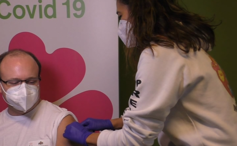 Vaccini, Bonsignore: "E' l'inizio della fine della pandemia ma non abbassiamo la guardia"