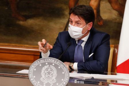 Crisi di governo, Conte: "Una crisi senza fondamento, ora si volta pagina"