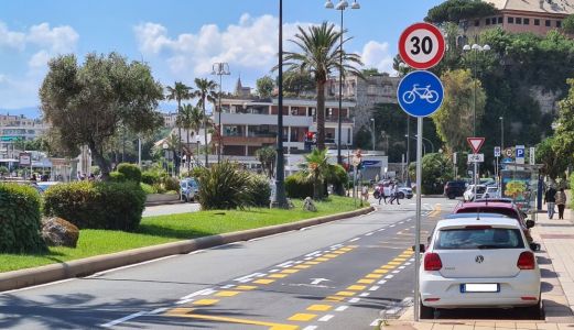 Genova, Corso Italia e la pista ciclabile: "Due corsie per le auto verso il centro" 