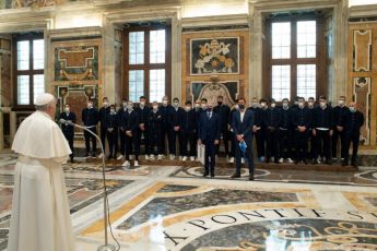 Il Papa incontra lo Spezia dopo la vittoria di Roma: "Complimenti!"
