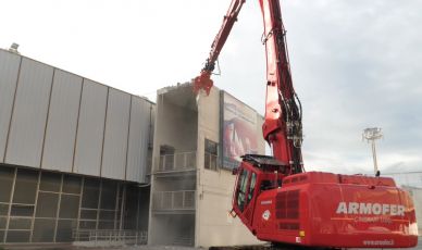 La malinconica demolizione della Fiera di Genova