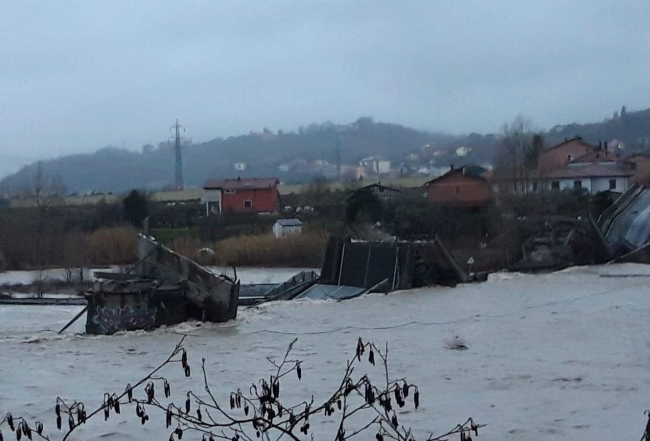 Ponte Albiano Magra, la Lega: "Governo immobile, a togliere i detriti ci ha pensato il fiume"