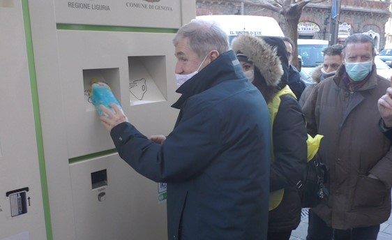 Amiu Genova inaugura due nuovi Ecopoint e una "mangia-plastica" a Sampierdarena