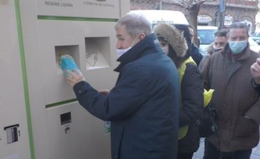 Amiu Genova inaugura due nuovi Ecopoint e una "mangia-plastica" a Sampierdarena