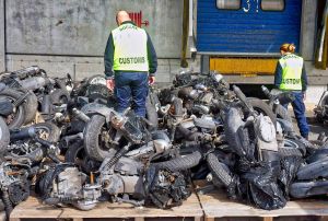 Genova, scoperto un traffico internazionale di scooter e motori rubati: 30 denunciati