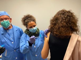 Covid Liguria, i sindacati preoccupati: "Come procede la vaccinazione degli anziani?"