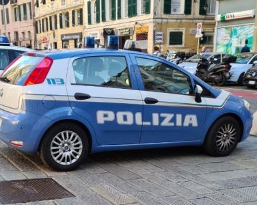 Genova, finge di essere stato aggredito dalla ex e chiama la polizia: denunciato