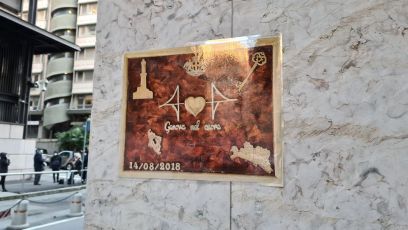 "Genova nel cuore": nel giorno dell'incidente probatorio spunta un manifesto di fronte al tribunale