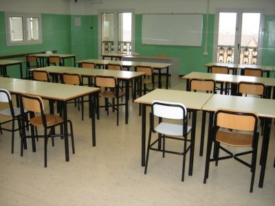 Imperia, istituto scolastico chiuso per casi di positività al Covid