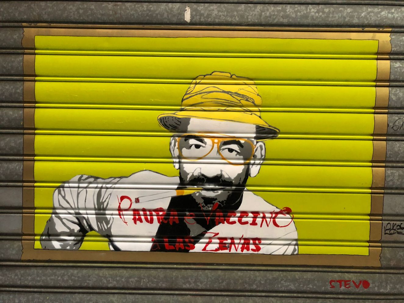 "Paura e vaccino a Las Zenas": il murale di Bassetti nei vicoli di Genova