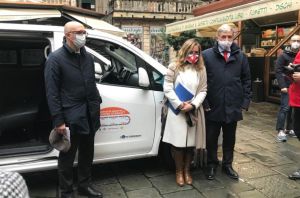 Genova, il nuovo minibus elettrico e gratuito per le vie del Centro Storico