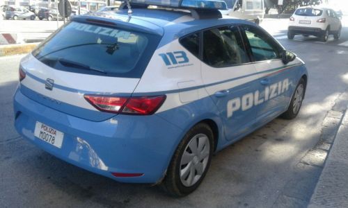 Genova, rapina una tabaccheria armato di cutter ma viene fermato da un passante