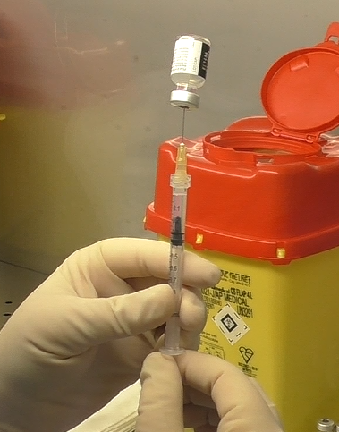 Vaccini: parte la seconda fase della campagna vaccinale per i 160 mila over 80