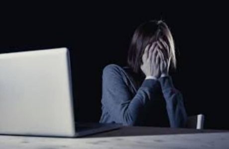 Covid, il 67% dei genitori nota un cambio del rapporto dei figli con il web