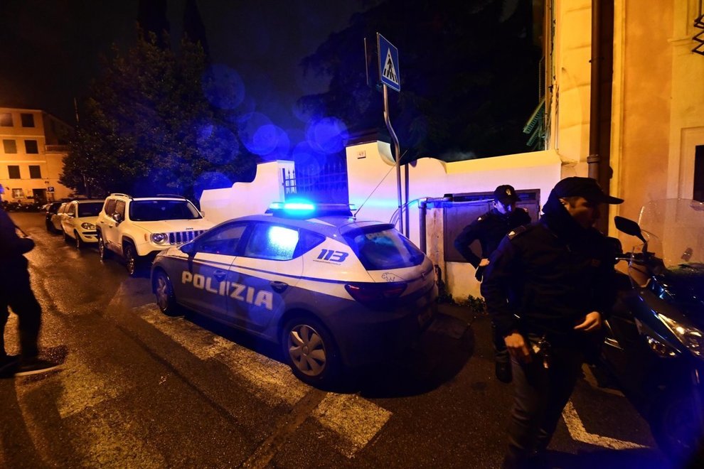 Genova, fugge in strada dopo una tentata violenza sessuale: salvata dalla polizia