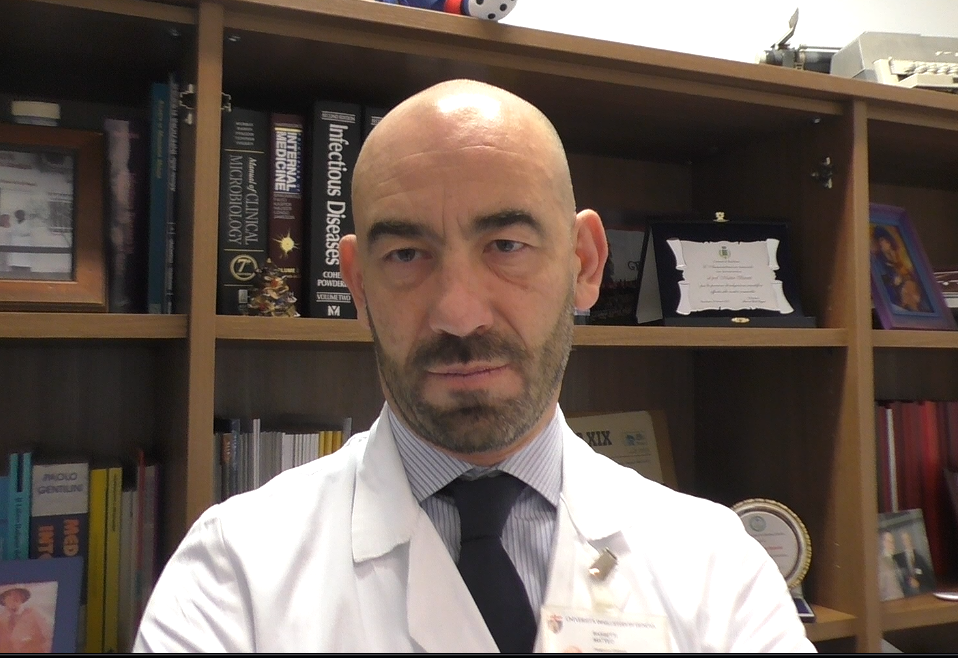 Covid, Bassetti: " Anticorpi monoclonali? Non sarà una terapia per tutti"