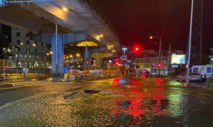 Genova, esplode un tubo dell'acqua: allagato il sottopasso di via di Francia