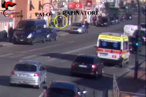 Genova, tentarono la rapina in gioielleria armati di spada: arrestati