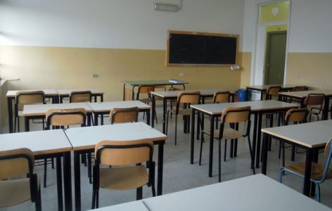 Genova, assunto a scuola con curriculum falso: 54enne denunciato