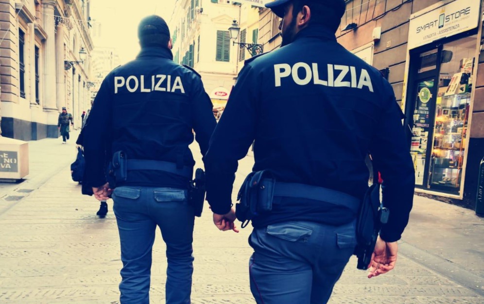 Genova, calci e pugni ai poliziotti durante un controllo: 34enne arrestato