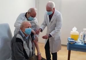Covid Liguria, Toti: "Vaccini in ritardo, entro fine maggio la fine della campagna per over 80"