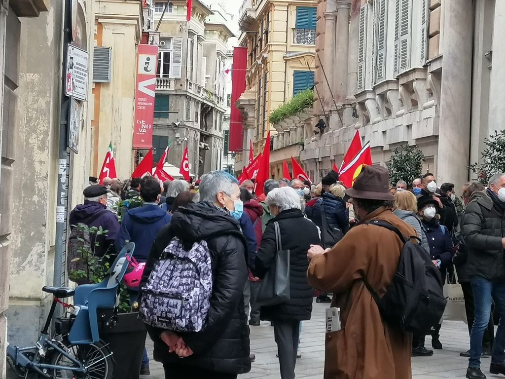Genova, protesta contro l'anagrafe anticomunista: 200 persone a Tursi