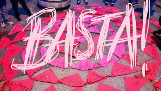 Genova, l'associazione Non Una Di Meno in via Colombo per dire #BastaFemminicidi 