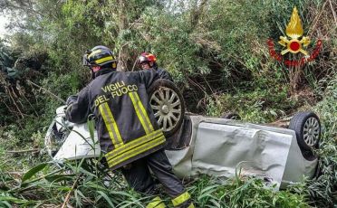 Incidente mortale a Mezzanego: 26enne si ribalta con l'auto e finisce in una scarpata
