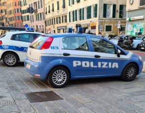 Genova, appena scarcerato si ubriaca e picchia un agente: arrestato