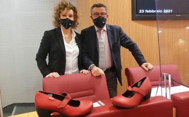 Liguria, scarpe rosse in consiglio regionale per condannare l'omicidio di Clara Ceccarelli