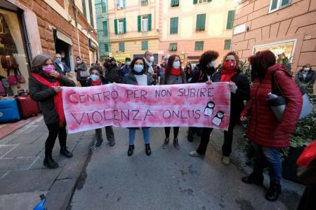 Femminicidio Genova, "Assurdo che nel 2021 le donne paghino con la vita la fine di una relazione" 