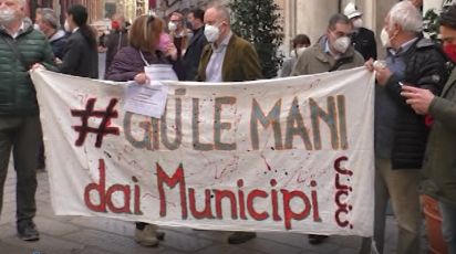 Genova, approvata la riforma sui municipi: furia opposizione, la risposta di Bucci 