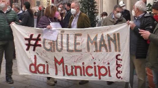 Genova, approvata la riforma sui municipi: furia opposizione, la risposta di Bucci 