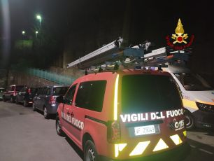 Nervi, cade da un sentiero e rimane intrappolato nei rovi: salvato