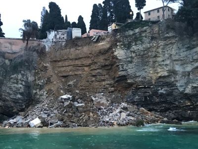 Camogli, Monsignor Tasca benedice il cimitero: "Persi i propri cari due volte"