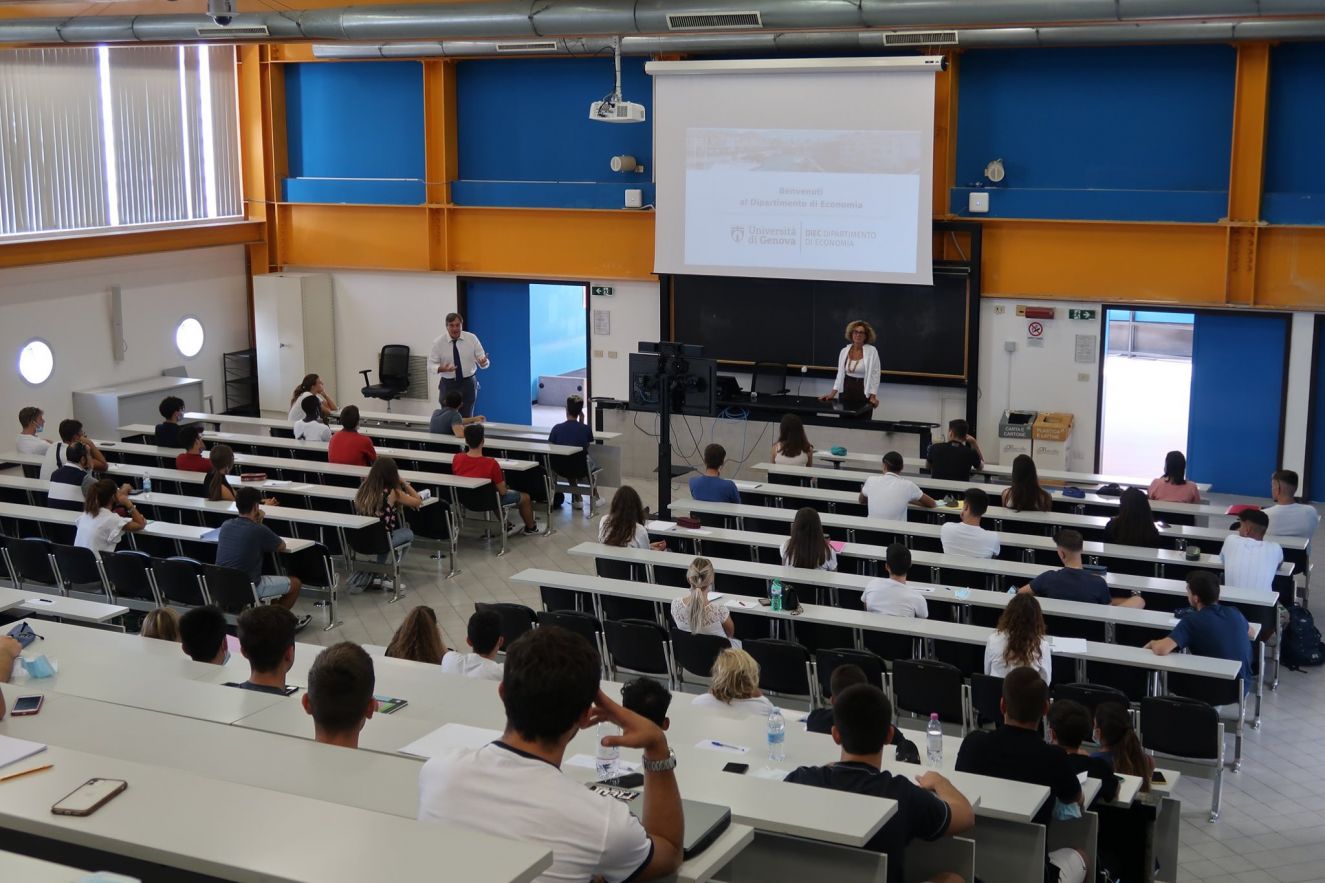 Genova, corso obbligatorio all'università per informare sui pericoli del covid