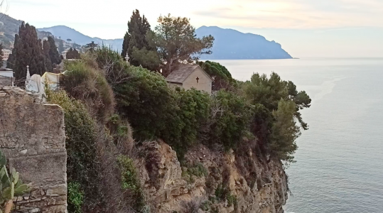 Sori, chiusa una parte del cimitero comunale - "Decisione precauzionale"