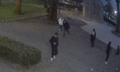 La Spezia, gettano un monopattino elettrico in una fontana: 3 minorenni denunciati