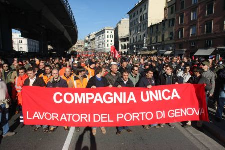 Fallisce anche l'ultima mediazione: i portuali di Genova confermano lo sciopero