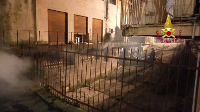 Genova, principio d'incendio nell'ex Cinema Nazionale a Molassana: nessun ferito 