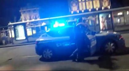 Genova, ubriaco fa pipì sul bus: denunciato e trasportato in ospedale 