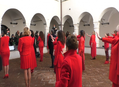Genova, 8 marzo con il flashmob di 100 donne vestite di rosso nell'Abbazia di San Giuliano