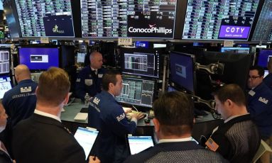 Borsa, Piazza Affari chiude in rialzo: +0,58%