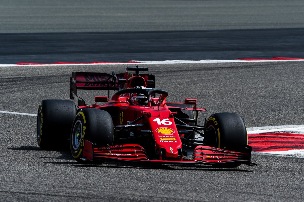 F1, via ai test in Bahrain: primo stop per la Ferrari di Leclerc