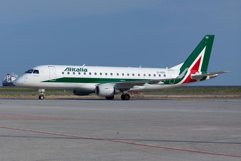 Aeroporto di Genova, dal 2 aprile torna il doppio collegamento aereo con Roma