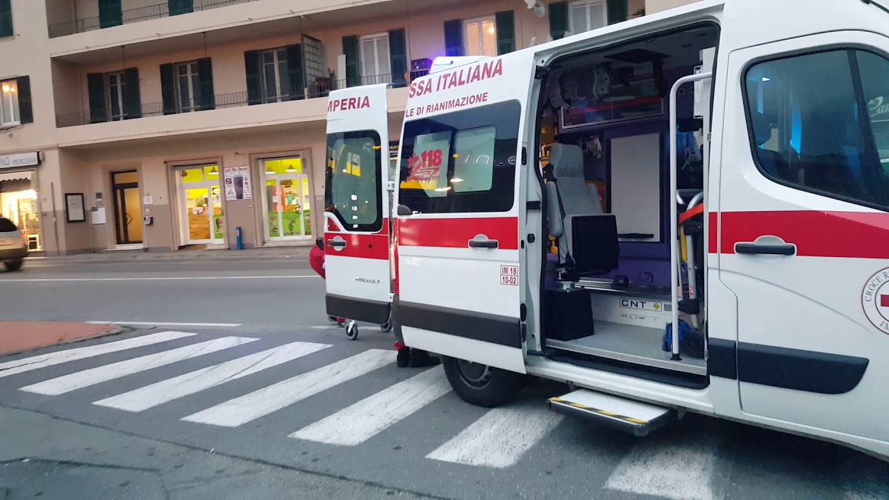 Genova, pedone investito sulle strisce a Pra': due persone in codice rosso