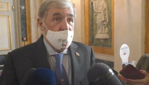 Covid Genova, Bucci: "Chi rifiuta il vaccino si ritiri su un monte da solo"