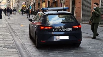 Genova, entrano in un negozio e rubano uno smartphone: due minorenni denunciati